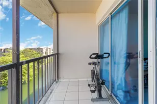 8895 Fontainebleau, Miami, FL 33172 - Photo 17