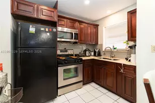 8895 Fontainebleau, Miami, FL 33172 - Photo 13