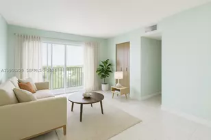 8895 Fontainebleau, Miami, FL 33172 - Photo 7