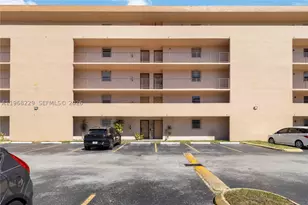 8895 Fontainebleau, Miami, FL 33172 - Photo 23