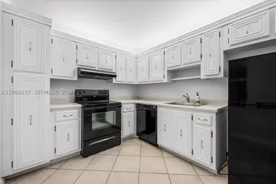 2861 Somerset #104, Lauderdale Lakes, FL 33311 - Photo 3