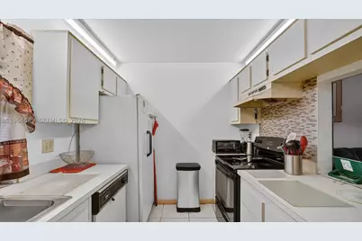 10413 NW 6th, Pembroke Pines, FL 33026 - Photo 15