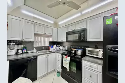 8960 S Hollybrook #109, Pembroke Pines, FL 33025 - Photo 5