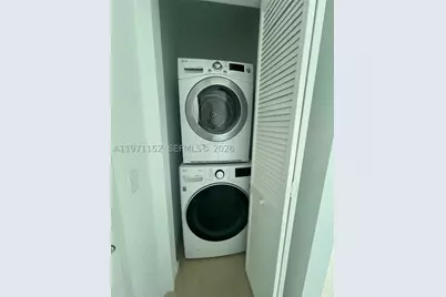 300 S Biscayne #PH-3907, Miami, FL 33131 - Photo 11