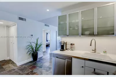 401 Golden Isles #1101, Hallandale Beach, FL 33009 - Photo 5