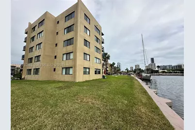 301 Golden Isles #114, Hallandale Beach, FL 33009 - Photo 23