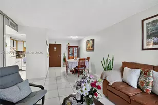 9678 Fontainebleau, Miami, FL 33172 - Photo 11