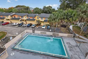 9678 Fontainebleau, Miami, FL 33172 - Photo 35
