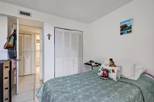 9678 Fontainebleau, Miami, FL 33172 - Photo 17