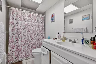 9678 Fontainebleau, Miami, FL 33172 - Photo 27