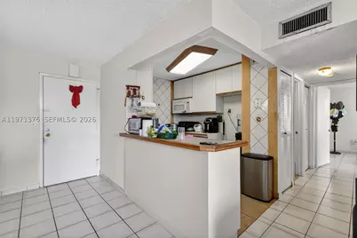 9678 Fontainebleau #411, Miami, FL 33172 - Photo 11