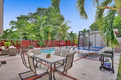 208 SW 2nd, Hallandale Beach, FL 33009 - Photo 21