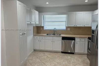 208 SW 2nd, Hallandale Beach, FL 33009 - Photo 3
