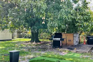 952 E 19th, Hialeah, FL 33013 - Photo 11