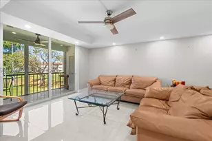 811 S Hollybrook, Pembroke Pines, FL 33025 - Photo 17