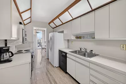 19355 Turnberry #17C, Aventura, FL 33180 - Photo 23