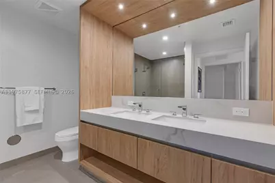 11 NE 6th #407, Miami, FL 33132 - Photo 15