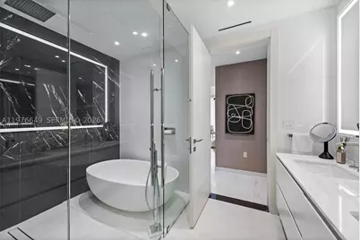 300 Biscayne Blvd #1605, Miami, FL 33131 - Photo 13