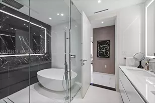 300 Biscayne Blvd, Miami, FL 33131 - Photo 13