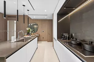 300 Biscayne Blvd, Miami, FL 33131 - Photo 9