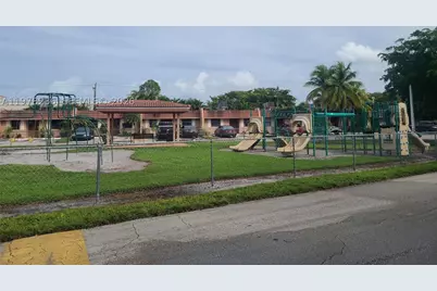 29 Seville #4-49, Davie, FL 33324 - Photo 17