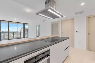 1000 Brickell #3310, Miami, FL 33131 - Photo 5