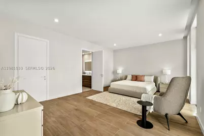 527 Orton #902, Fort Lauderdale, FL 33304 - Photo 3