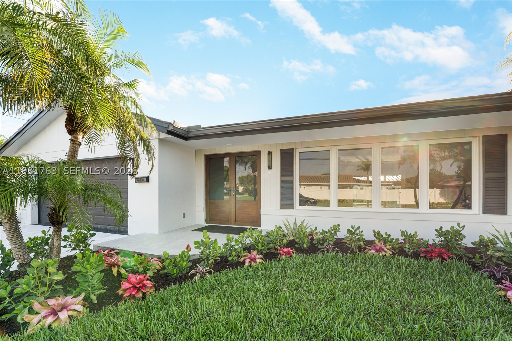4460 NE 25th main architectural view