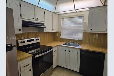 9261 Sunrise Lakes #201, Sunrise, FL 33322 - Photo 21