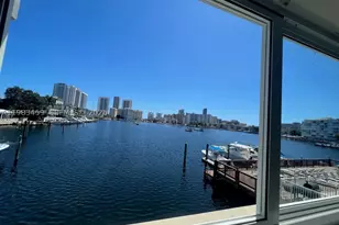 462 Golden Isles, Hallandale Beach, FL 33009 - Photo 21