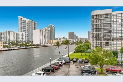 1000 Parkview #121, Hallandale Beach, FL 33009 - Photo 47
