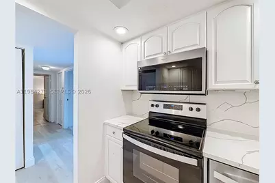 1000 Parkview #121, Hallandale Beach, FL 33009 - Photo 19
