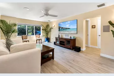 222 SW 7th, Dania Beach, FL 33004 - Photo 9