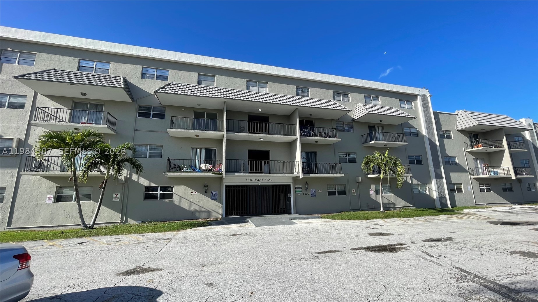 5100 SW 41st #226 main architectural view
