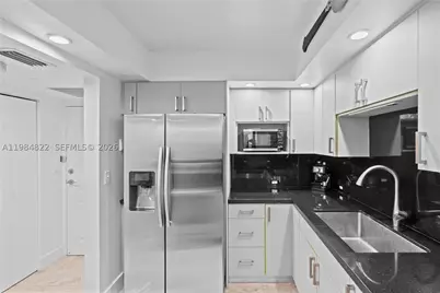 3675 N Country Club #1907, Aventura, FL 33180 - Photo 7