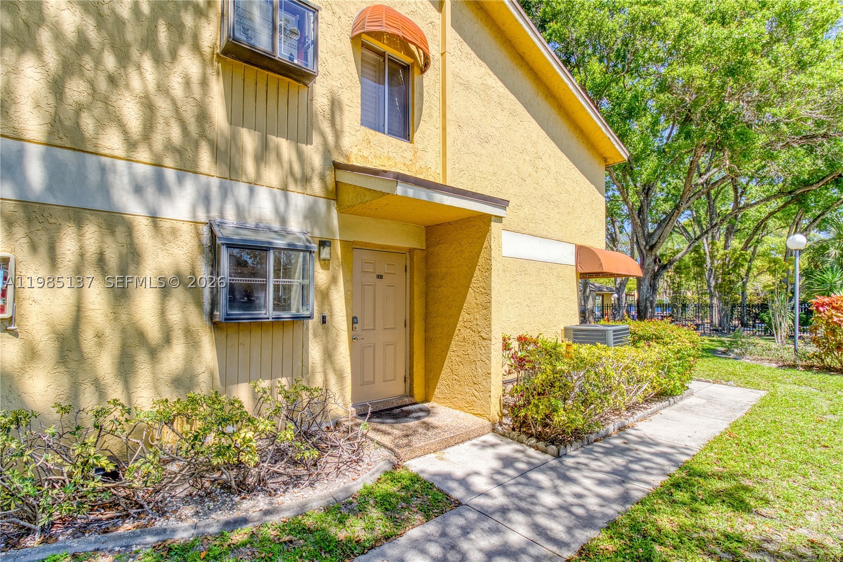 3095 N Oakland Forest #104 - 3095 N Oakland Forest #104, Oakland Park, FL 33309 Luxury Property | Jose Angel Pina