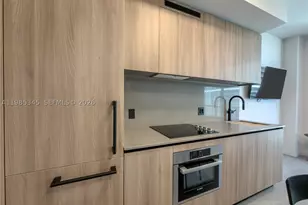 121 NE 5th, Miami, FL 33132 - Photo 11