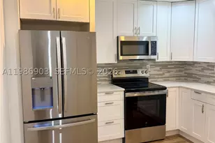 11201 NE 3rd, Miami, FL 33161 - Photo 9