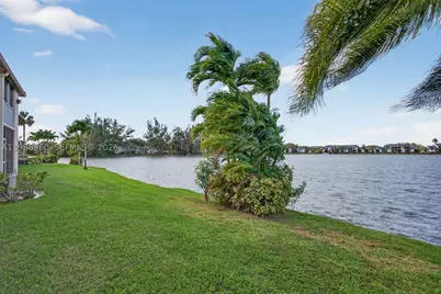 5520 Lakeside #105, Margate, FL 33063 - Photo 9