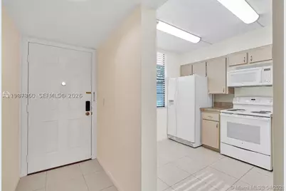 1715 Whitehall #202, Davie, FL 33324 - Photo 5