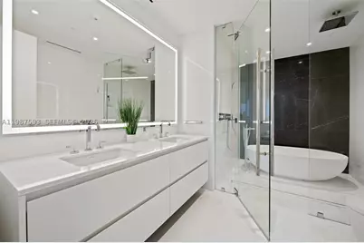300 Biscayne Blvd #2106, Miami, FL 33131 - Photo 15