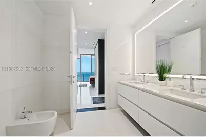 300 Biscayne Blvd #2106, Miami, FL 33131 - Photo 17