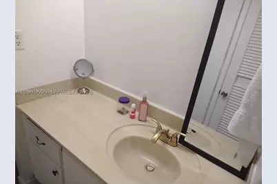6039 Collins #1710, Miami Beach, FL 33140 - Photo 11