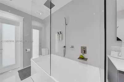 10705 SW 128th, Miami, FL 33176 - Photo 21