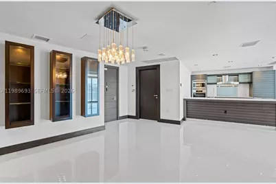 200 Biscayne Boulevard #3707, Miami, FL 33131 - Photo 5