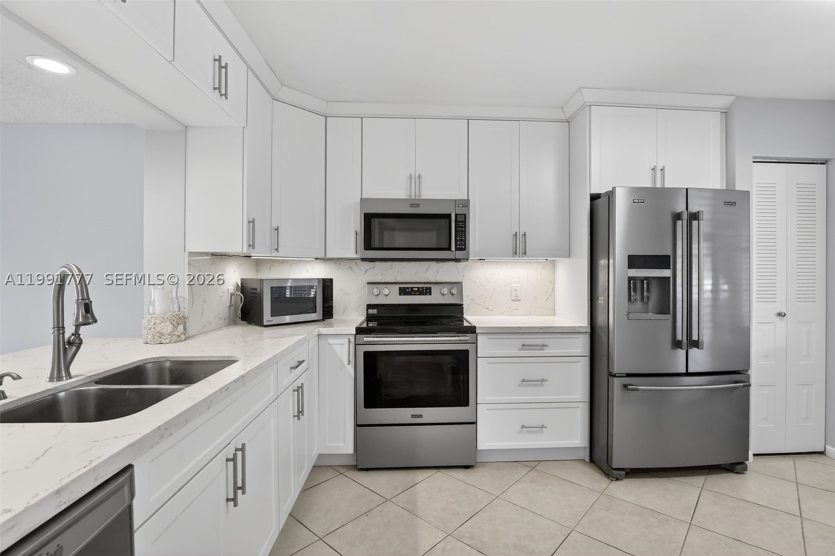 901 SW 128th #102A main architectural view