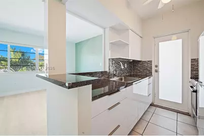 7315 Byron #10, Miami Beach, FL 33141 - Photo 11