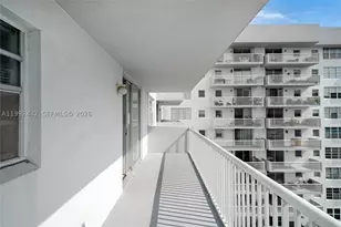 137 Golden Isles, Hallandale Beach, FL 33009 - Photo 23