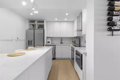 5161 Collins #410, Miami Beach, FL 33140 - Photo 13
