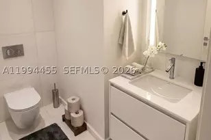 300 Biscayne Blvd, Miami, FL 33131 - Photo 13